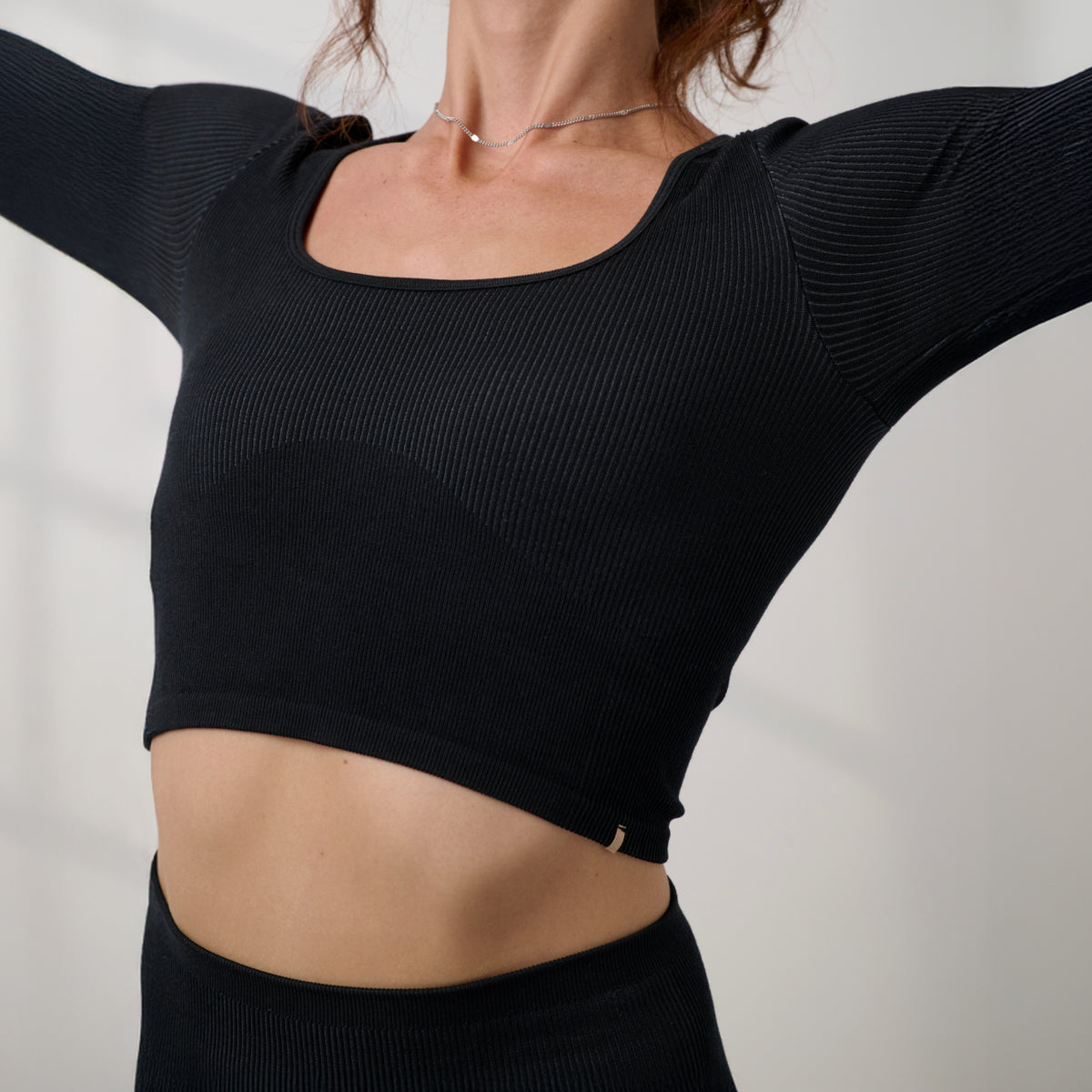 Lunya Activewear Seamless Modal Flow Long Sleeve - #Immersed Black