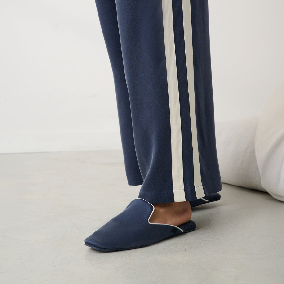 Lunya Slippers - THE SILK SLIPPER #Deep Blue/Tranquil White