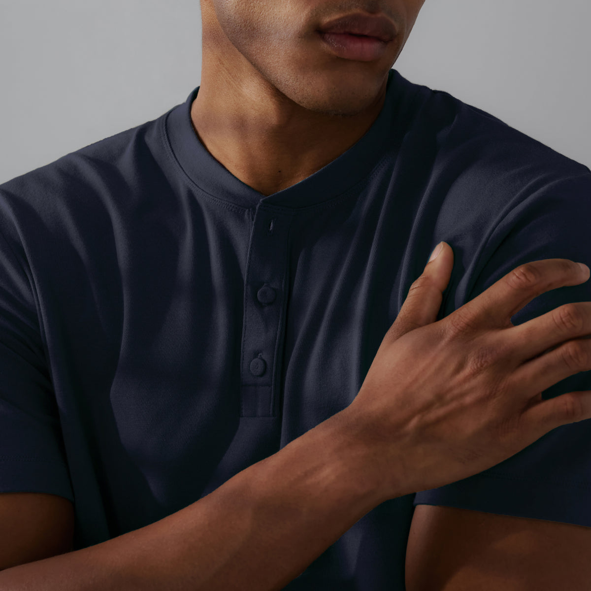 Lunya Pajamas - MEN’S SLUMBERKNIT™ HENLEY TEE - #deep blue