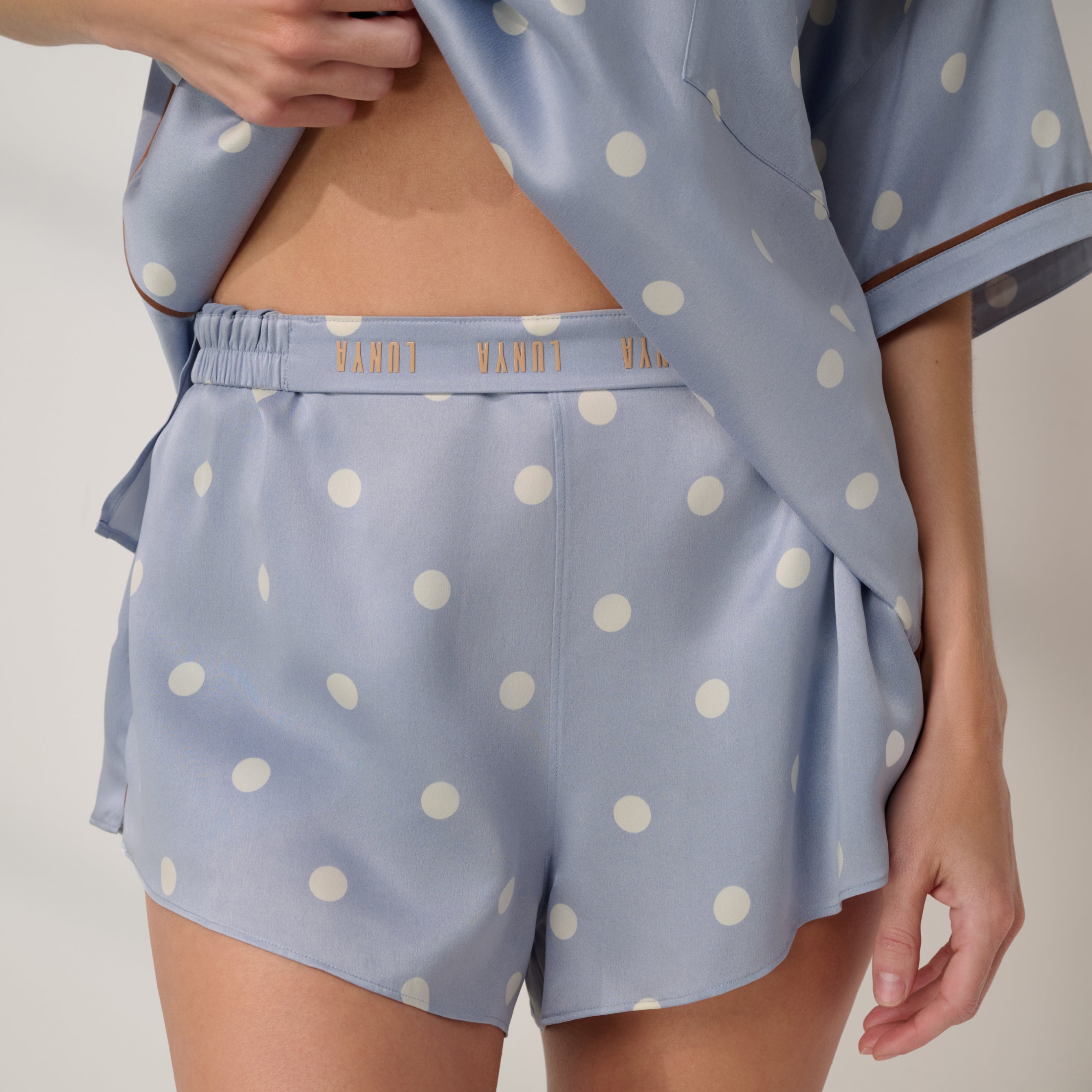 Lunya Pajamas - Washable Silk Tee Short Set #Riviera Dot/Iced Coffee