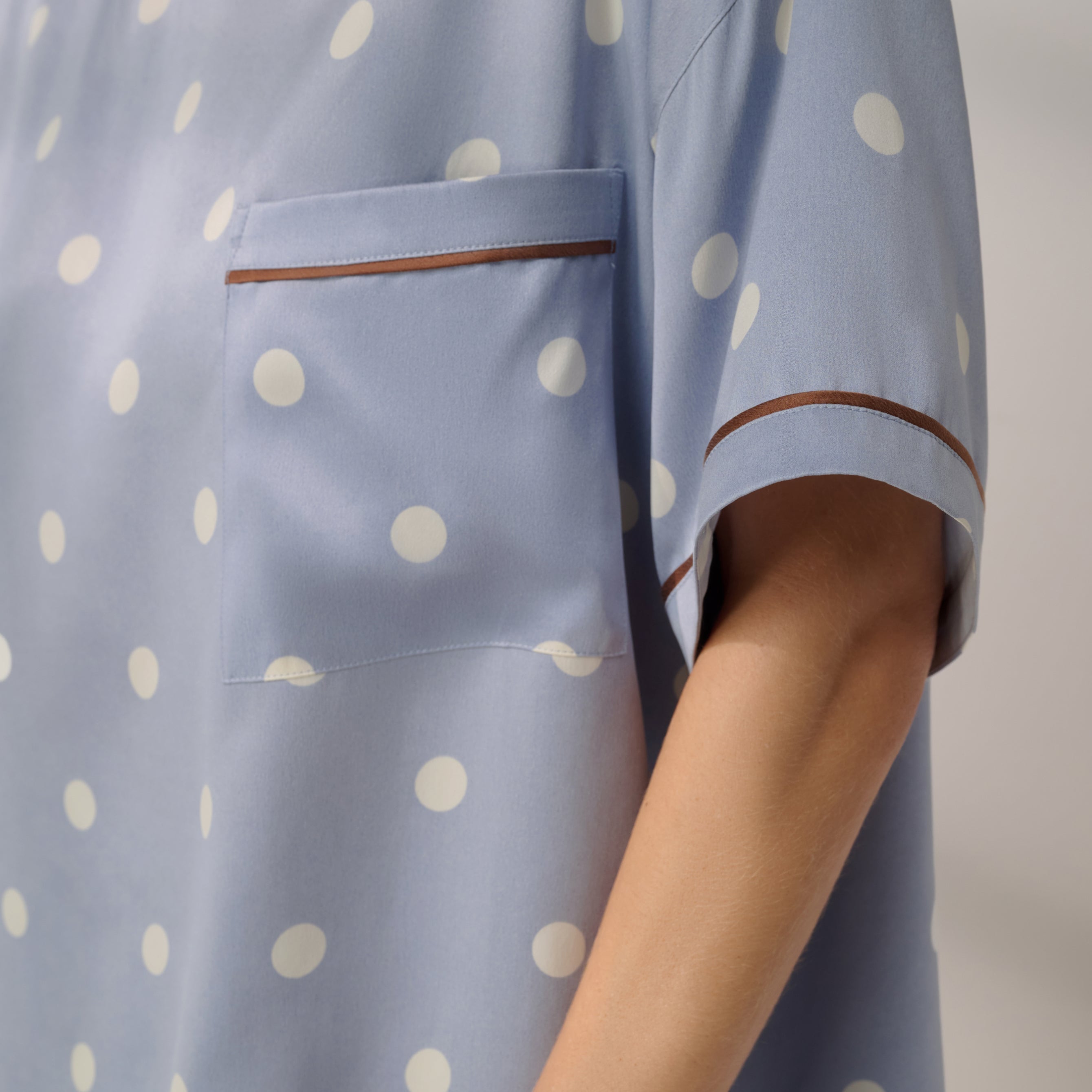 Lunya Pajamas - Washable Silk Tee Short Set #Riviera Dot/Iced Coffee