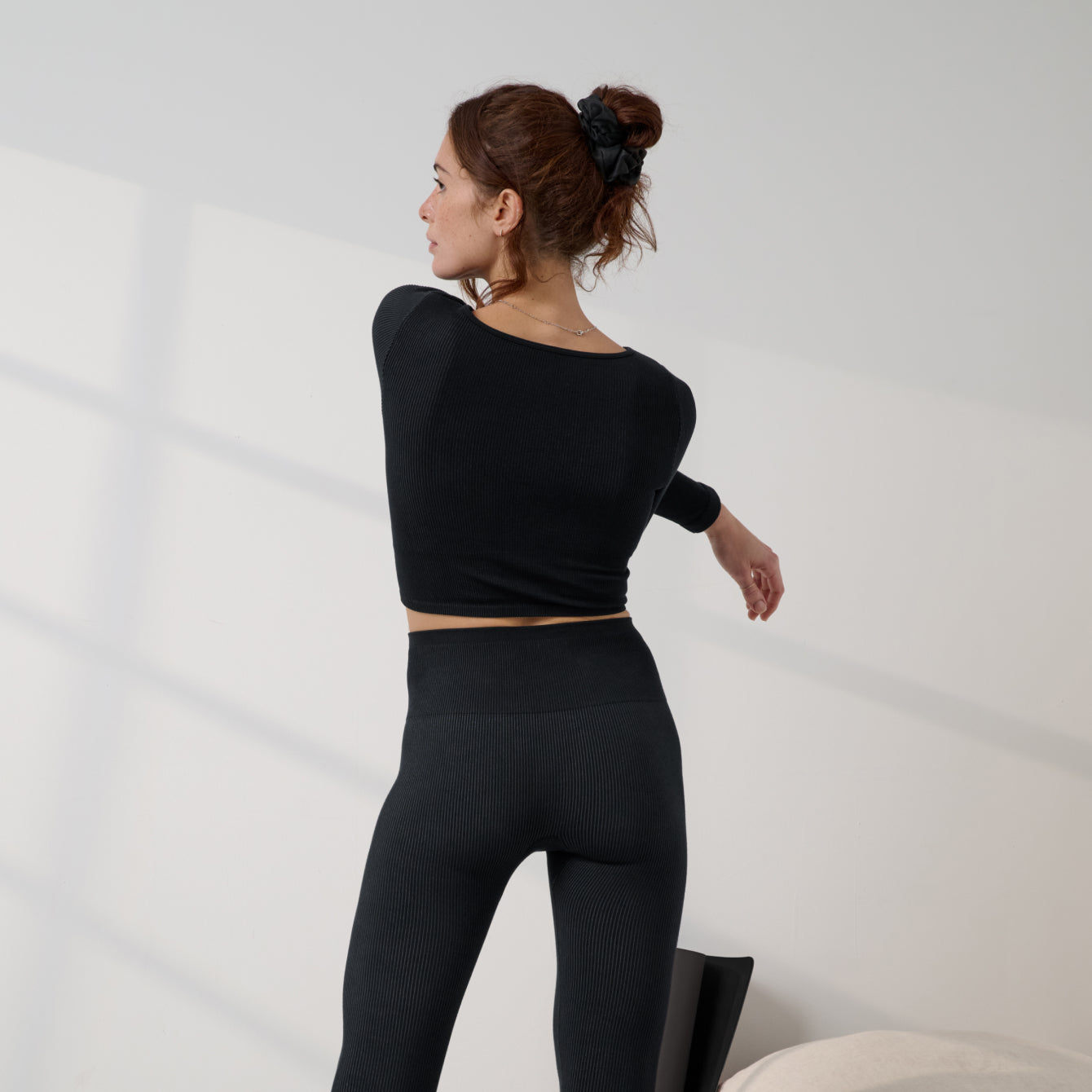 Lunya Activewear Seamless Modal Flow Long Sleeve - #Immersed Black