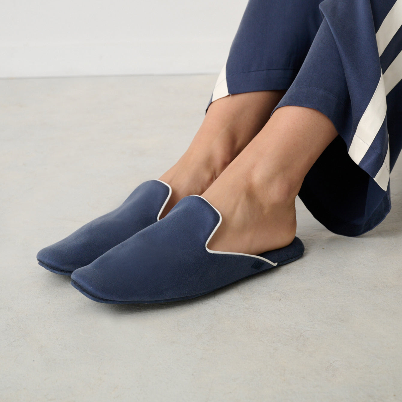 Lunya Slippers - THE SILK SLIPPER #Deep Blue/Tranquil White
