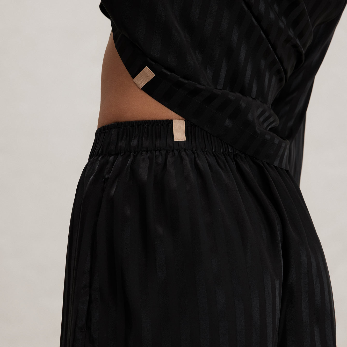 Lunya Pajamas Washable Silk Striped Jacquard Button Up Long Sleeve Short Set - #Immersed Black Jacquard
