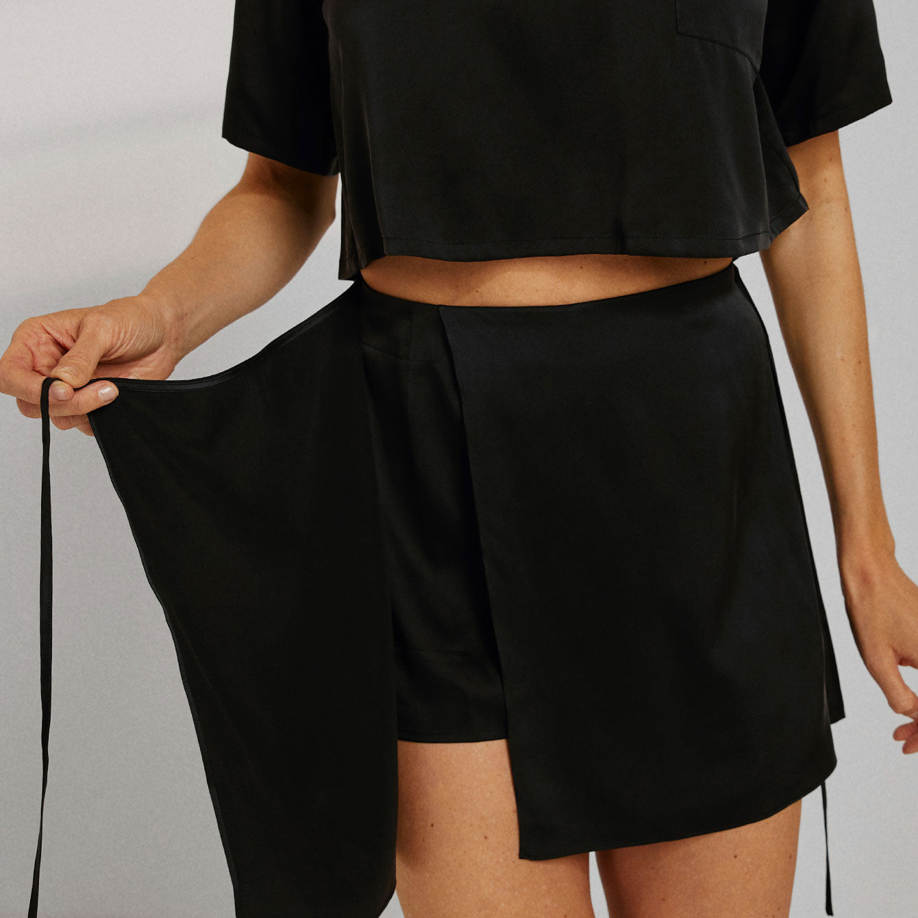Lunya Washable Silk Wrap Sleep Skirt- #Immersed Black