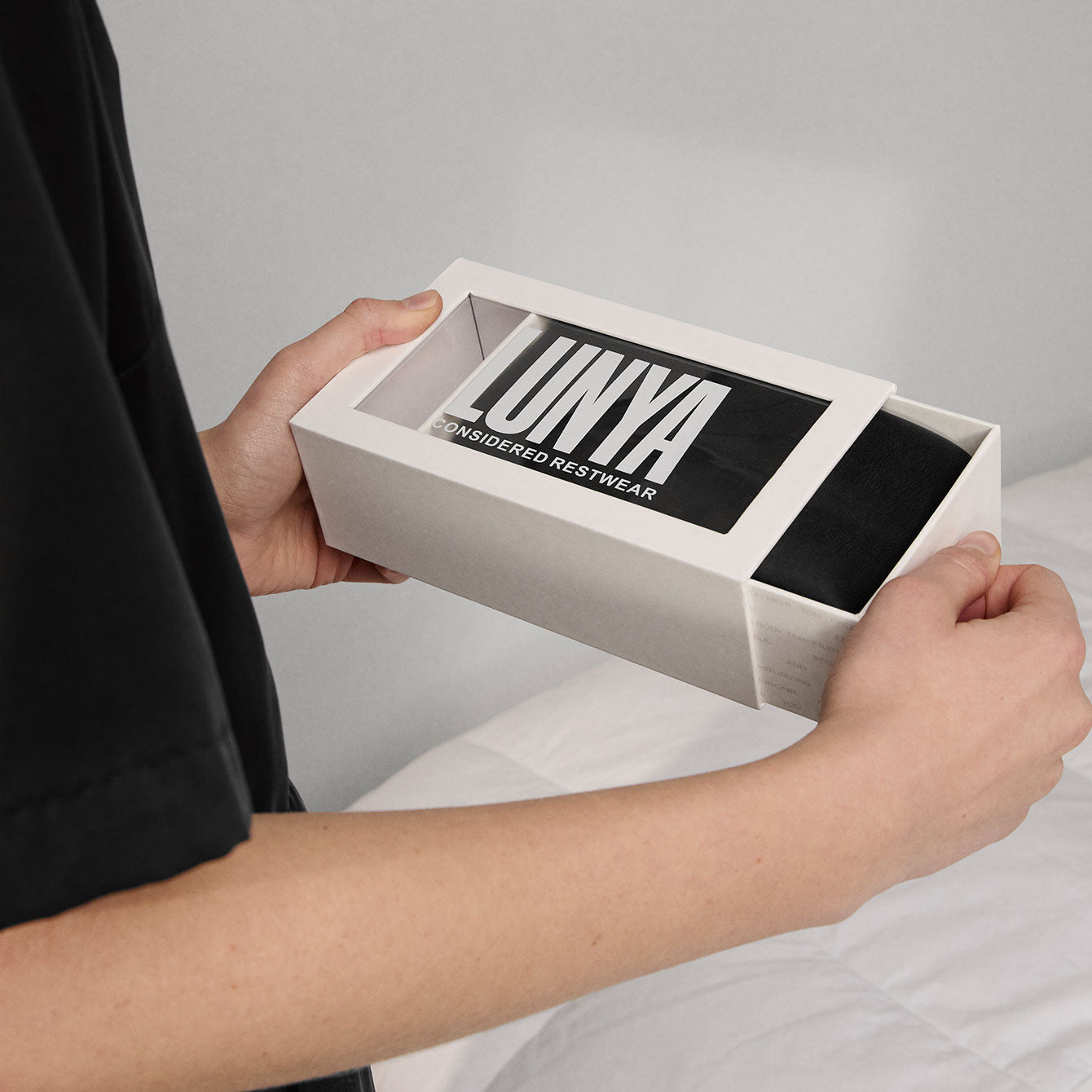 Beschwerte Seidenschlafmaske